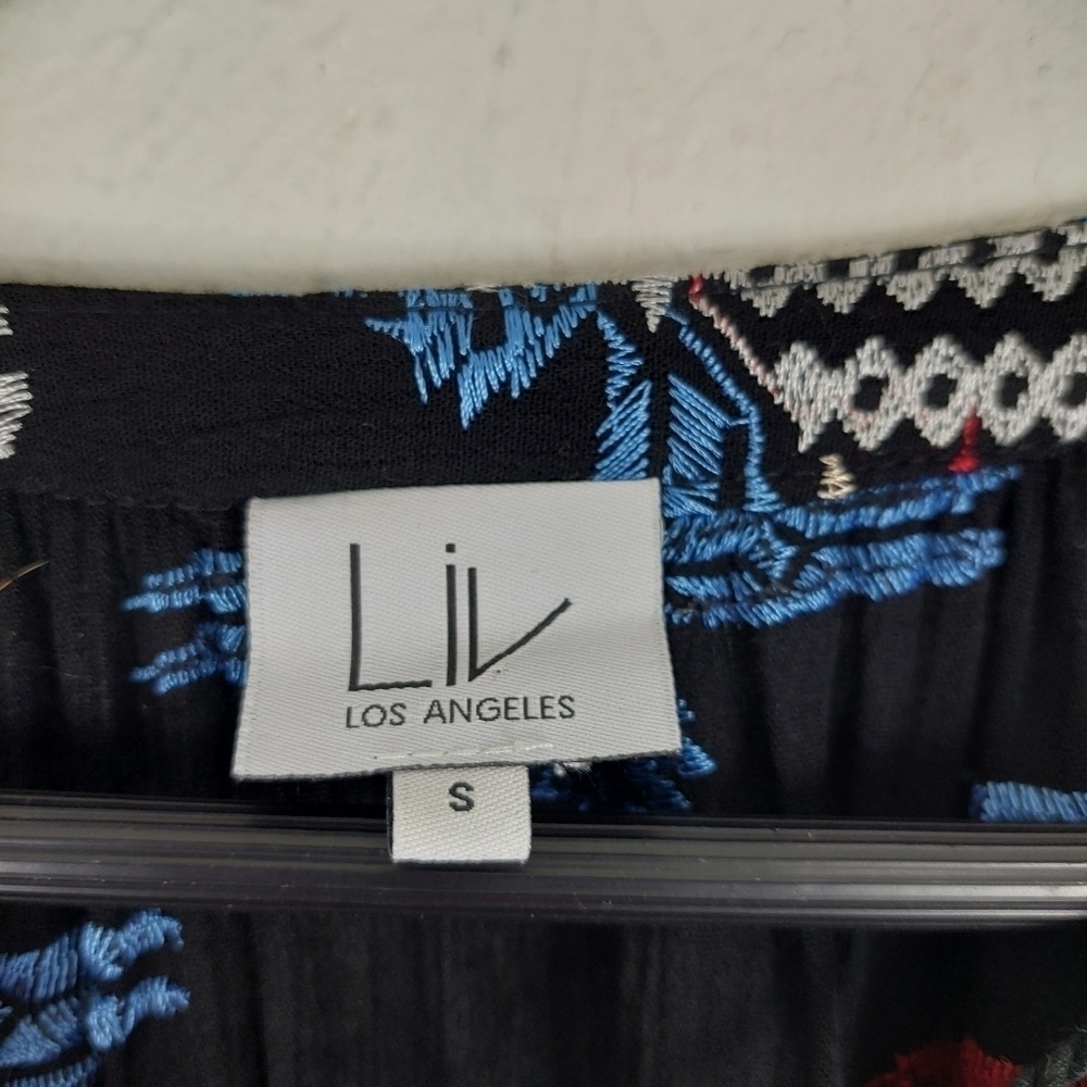 LIV Los Angeles Women's Black Aztec Tribal Long Sleeve V Neck Tunic Top Size S - Picture 3 of 9